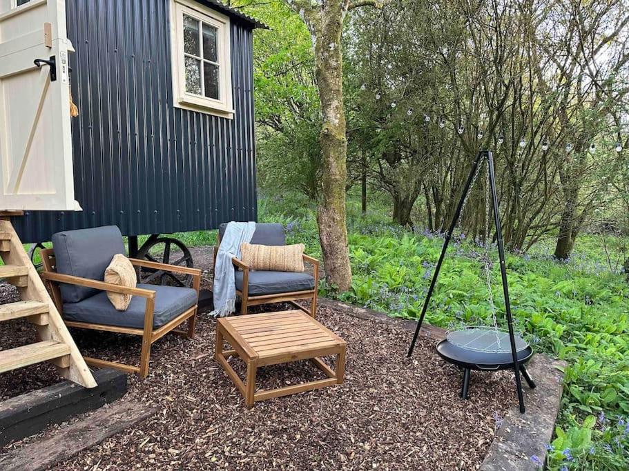 Cornwall Woodland Shepherd'S Hut - Dennis Hut Bodmin Exteriör bild