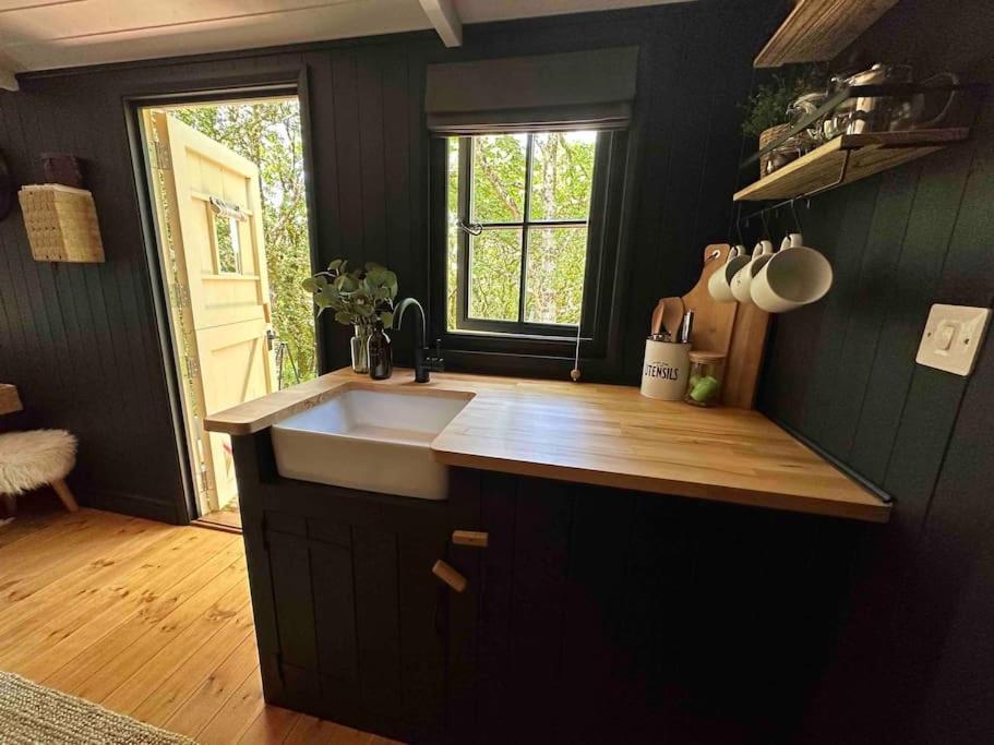 Cornwall Woodland Shepherd'S Hut - Dennis Hut Bodmin Exteriör bild