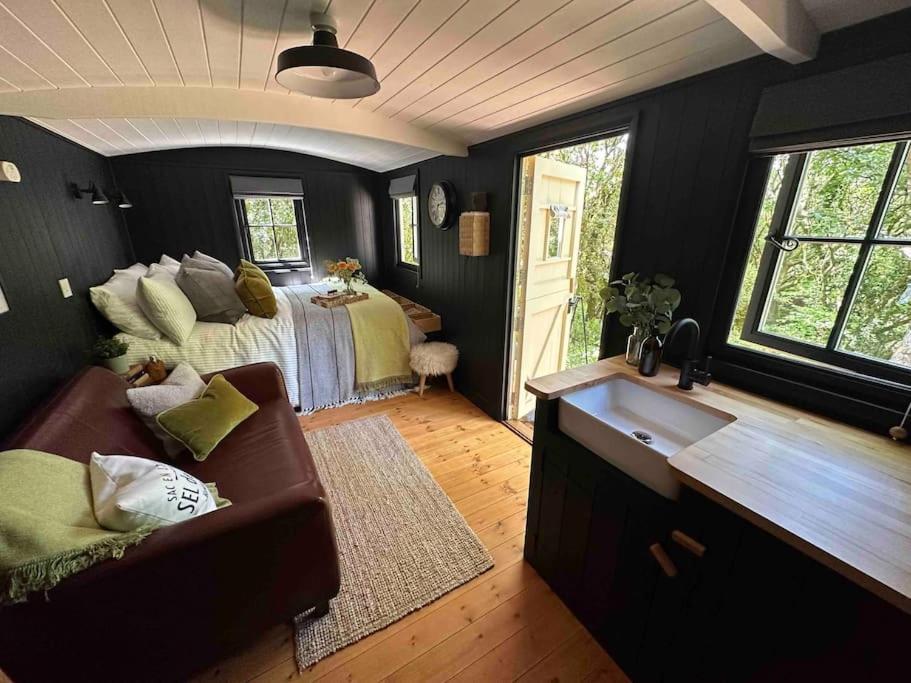 Cornwall Woodland Shepherd'S Hut - Dennis Hut Bodmin Exteriör bild