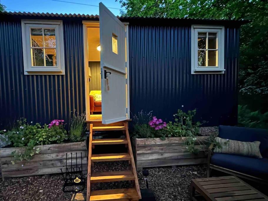 Cornwall Woodland Shepherd'S Hut - Dennis Hut Bodmin Exteriör bild