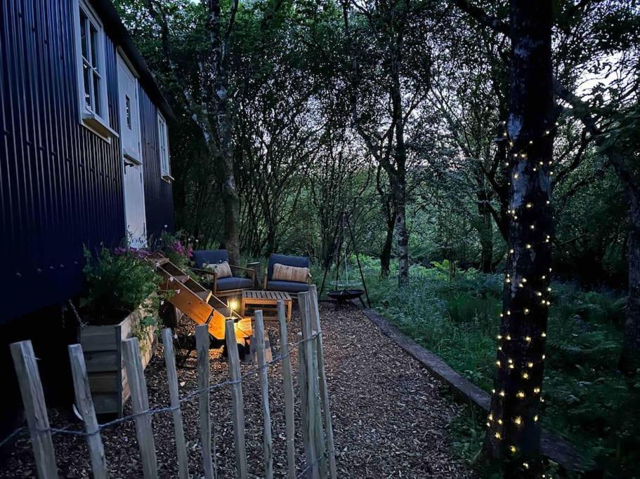 Cornwall Woodland Shepherd'S Hut - Dennis Hut Bodmin Exteriör bild